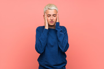 Fototapeta premium Teenager girl with white short hair over pink wall with headache