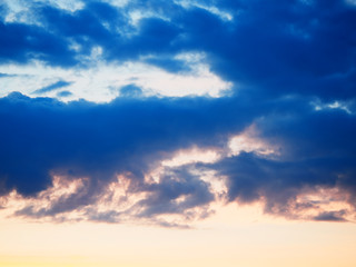 Naklejka premium Dramatic sunset cloudscape background hd