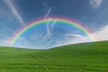 Obraz premium Summer farmland with rainbow