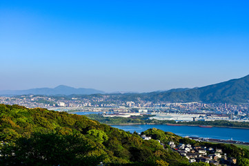 Obraz premium 高塔山公園から眺める北九州市の都市風景