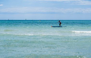 Paddle surfing race