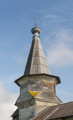 Obraz premium Cupola of old wooden church in Northern Russia