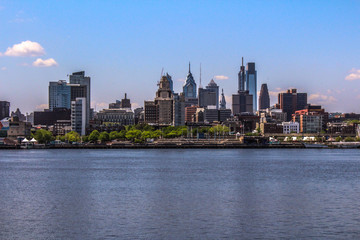 Fototapeta na wymiar Landscape shot of Philadelphia from across the river