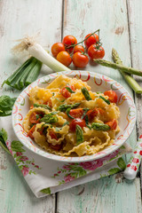 mafalda pasta with asparagus tomatoes and leek