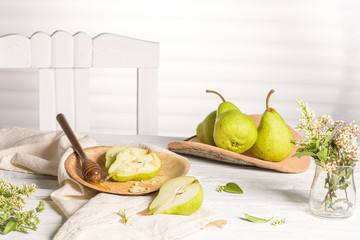 Tasty pears with honey and nuts