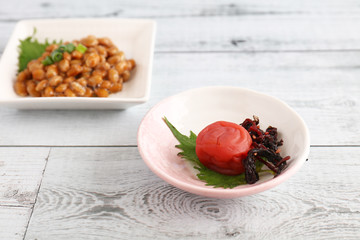 おいしそうな納豆と梅干