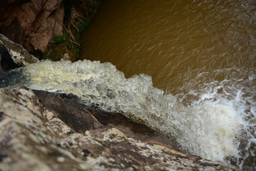 Rio agua quieta cristal