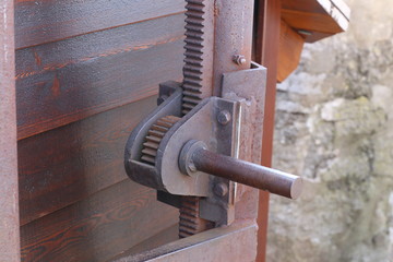 Gear transmission from metal in the old mechanism