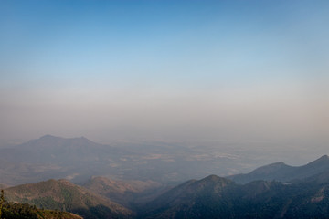 Obraz premium Blue sky with mountains