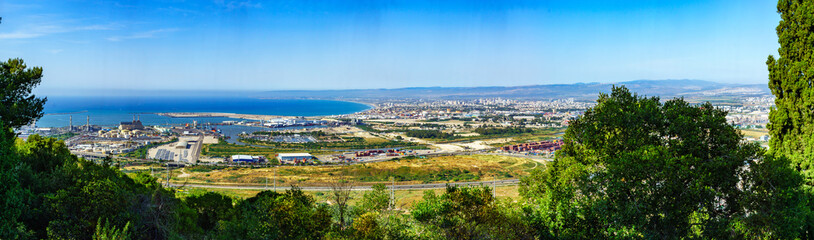 Fototapeta na wymiar Panoramic view of Haifa bay