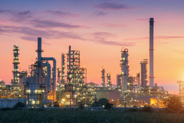 Fototapeta na wymiar Industrial view Oil refinery and oil tanks plant during at twilight