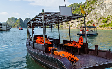 Fototapeta na wymiar Halong Bay Tour Cruise Discover Rocky islands spectacular limest