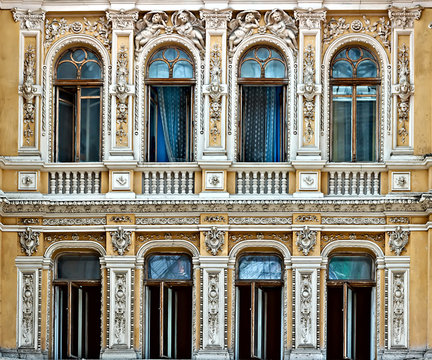 architecture facade window sculptures decorative elements