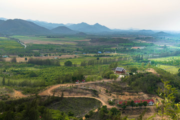 Naklejka premium Beautiful views and landscapes surrounded by mountains where the sun is setting and covered with clouds and faded fog.