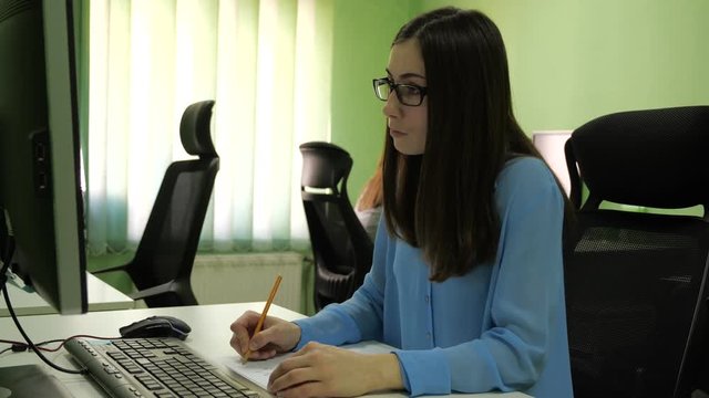 Business Woman In The Office Writing Notes In Agenda Busy Job. 4K
