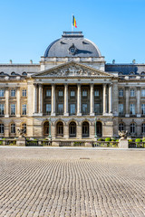 Fototapeta premium Front view of the colonnade of the Royal Palace of Brussels, the official palace of the King and Queen of the Belgians in the historic center of Brussels, Belgium, on a sunny morning.