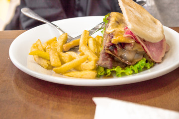hamburguer and fries
