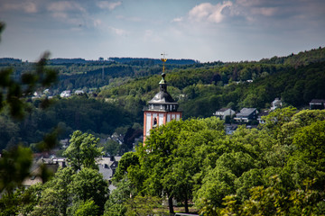 Fototapeta na wymiar Siegerland mit Turm der Nikolaikirche mit Krönchen