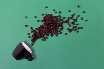 Tazza e chicchi di caffè