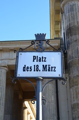 Fototapeta premium Platz des 18 Marz sign and Brandeburg Gate, Berlin