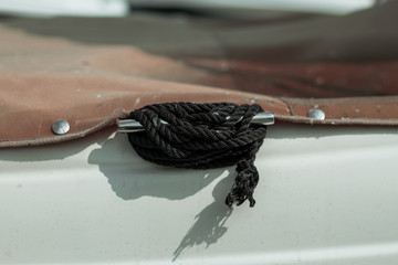 The rope is wound on the mooring cleat of the boat