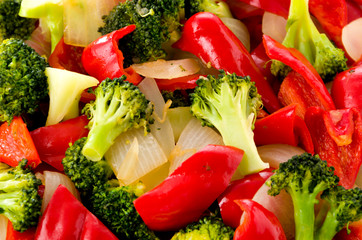 赤ピーマンとブロッコリーの炒め物