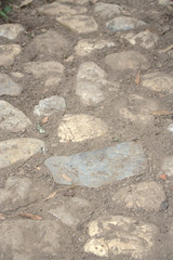 allée en pierres naturelles dans jardin d'agrément