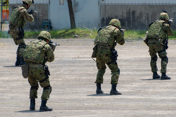 Fototapeta premium 武装した自衛官