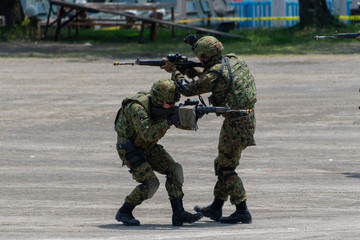 Fototapeta premium 武装した自衛官