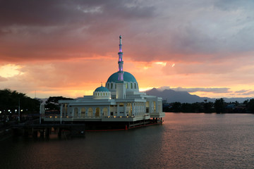 Fototapeta na wymiar Mosque at sunset on the river with mountains - Kuching Sarawak Borneo Malaysia Asia