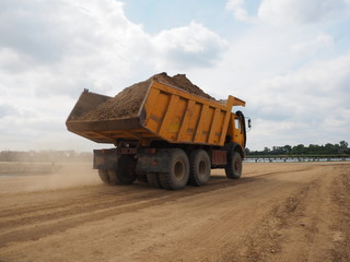 Obraz premium Beladener LKW