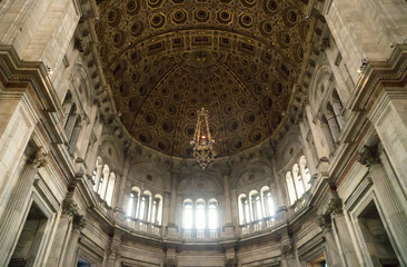 Fototapeta premium Dome Inside of Roman Catholic cathedral of Como, Italy.