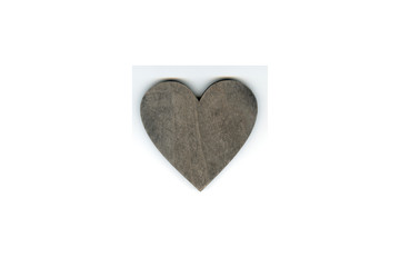 Herz aus Holz geformt und geschnitten