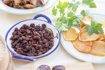 Natural and homemade cooking ingredients to make the recipe of baked rice with ribs