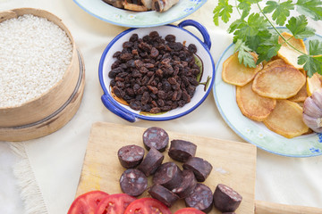 Natural and homemade cooking ingredients to make the recipe of baked rice with ribs