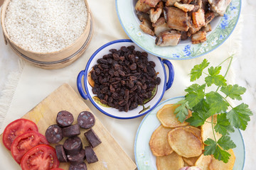 Natural and homemade cooking ingredients to make the recipe of baked rice with ribs