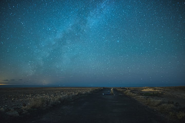Bonito paisaje nocturno 