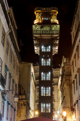 Fototapeta premium Elevador de Santa Justa in der Baixa von Lissabon, Portugal