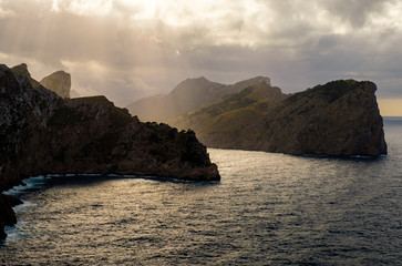 Landschaft und Steilküste auf der Halbinsel Formentor, Mallorca, Balearen, Spanien