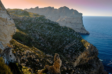 Landschaft und Steilküste auf der Halbinsel Formentor, Mallorca, Balearen, Spanien