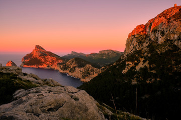 Fototapeta premium Landschaft und Steilküste auf der Halbinsel Formentor, Mallorca, Balearen, Spanien
