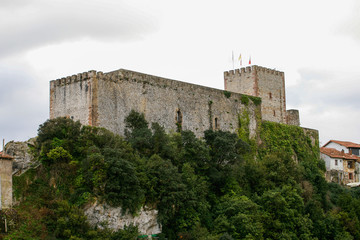 Fototapeta na wymiar Castillo del rey, Beautiful castle of San Vicente de la Barquera, Cantabria