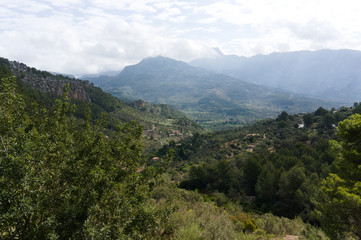 Fototapeta premium View from a hiking trail between soller and deia in mallorca in spring, may