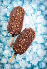 Cream brulee ice cream popsicles .