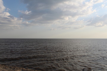 Fototapeta premium lake with waves and sky
