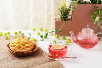 一杯の紅茶とスイーツ