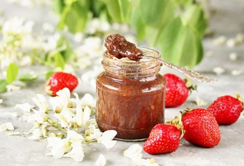 Acacia and strawberry jam. unusual jam from edible flowers, crushed for a pleasant texture. Acacia flowers are very useful, have anti-inflammatory, antipyretic properties. flower jam.