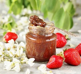 Acacia and strawberry jam. unusual jam from edible flowers, crushed for a pleasant texture. Acacia flowers are very useful, have anti-inflammatory, antipyretic properties. flower jam.