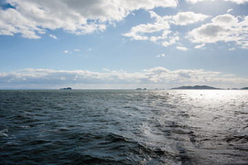 Fototapeta premium 瀬戸内の海、島、船・日本