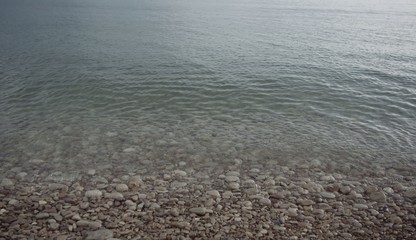 sea stones Shine through the water